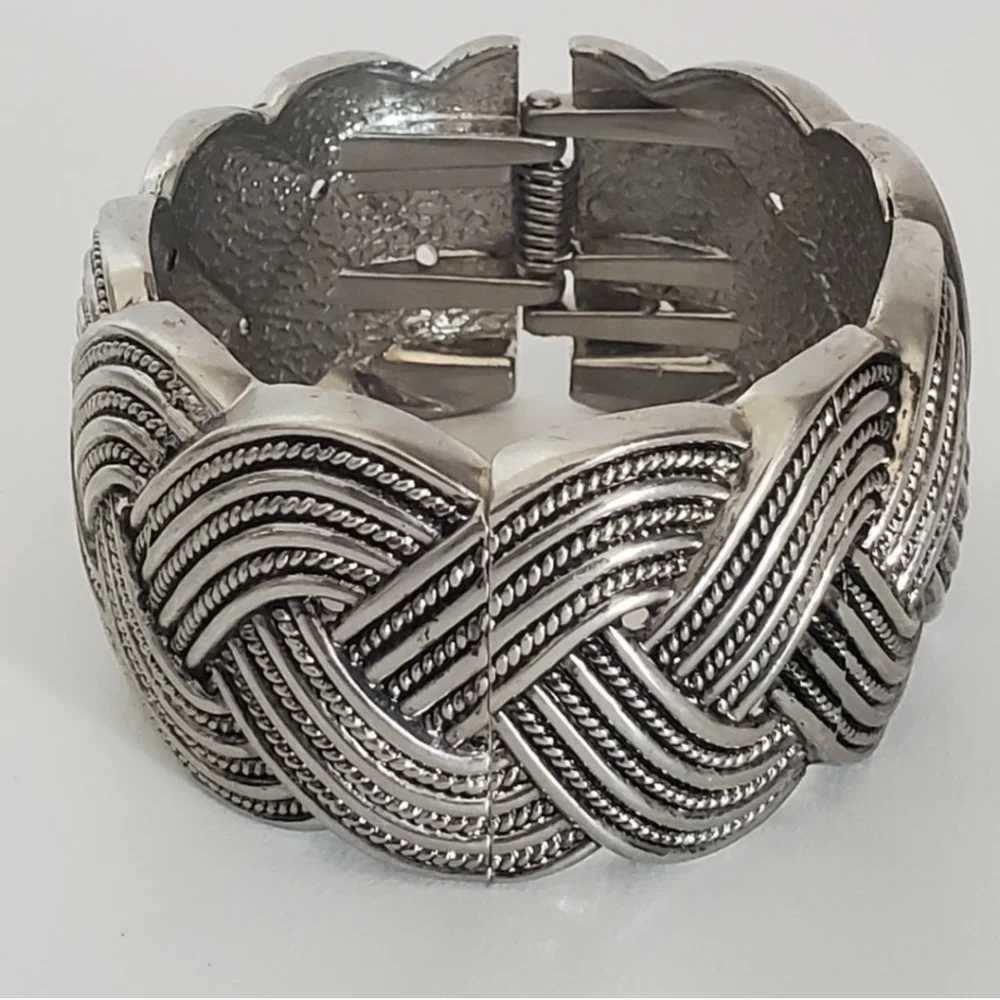 Vintage 90s Boho Hippie Silver Tone Celtic Braided Chunky Heavy Hinged Bracelet - Picture 3 of 4